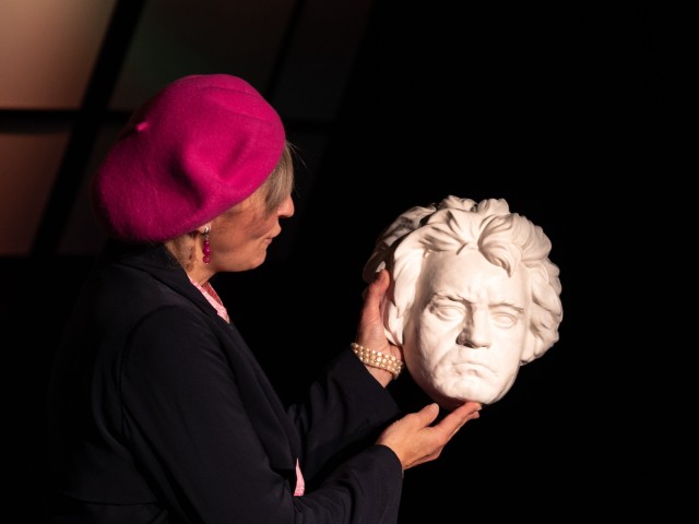„Kiki van Beethoven“ von Éric-Emmanuel Schmitt - Theaterstück