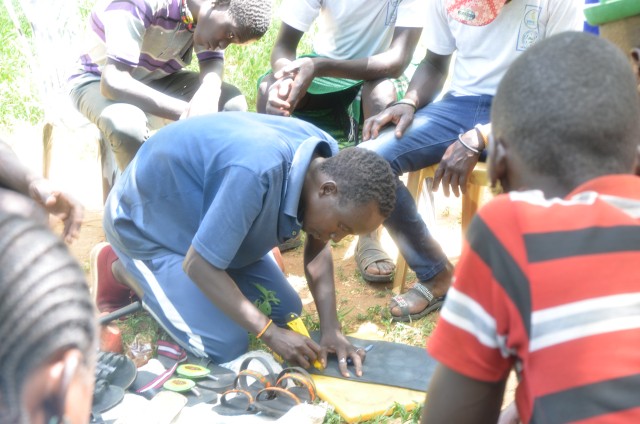 Handwerksausbildungen für Jugendliche in Uganda