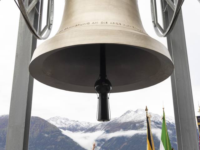 Mit Glockenklang Akzent gegen Terror und Krieg setzen