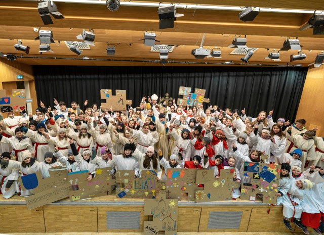 Osttiroler Minis lernen Dienst und Bischof spielerisch kennen