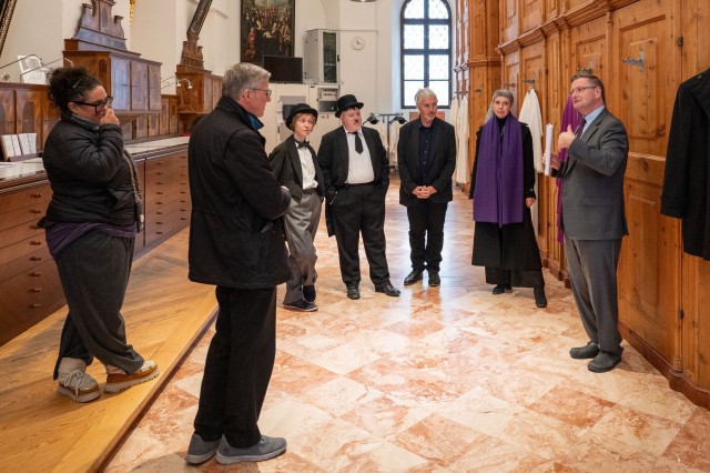 So ein Theater: „Hallo! Hallo Licht!“ 