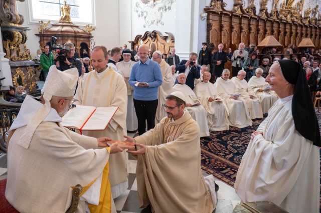 Stamser Abt Cyrill Greiter zieht erste "Jahresbilanz"