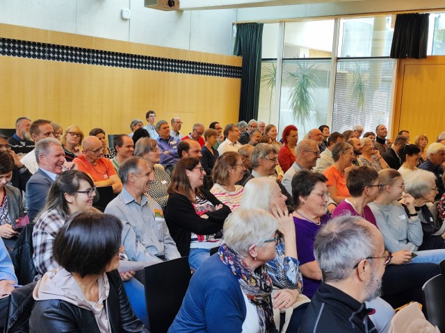 Umfrage: Pfarrgemeinderäte engagiert, aber Reformbedarf