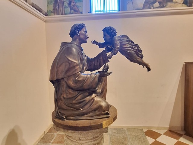 Mehr als 370.000 Menschen sahen Franziskus-Reliquien