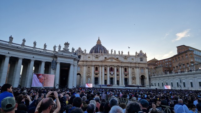 Papstbruder: Schon als Kind zelebrierte er am Bügelbrett