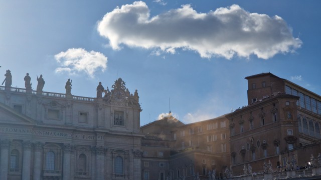 Weißer Rauch: Neuer Papst im vierten Wahlgang gewählt
