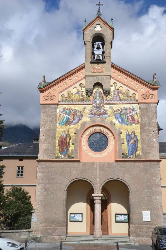 Wanderung zu spirituellen Orten in Innsbruck - Kloster der Ewigen Anbetung