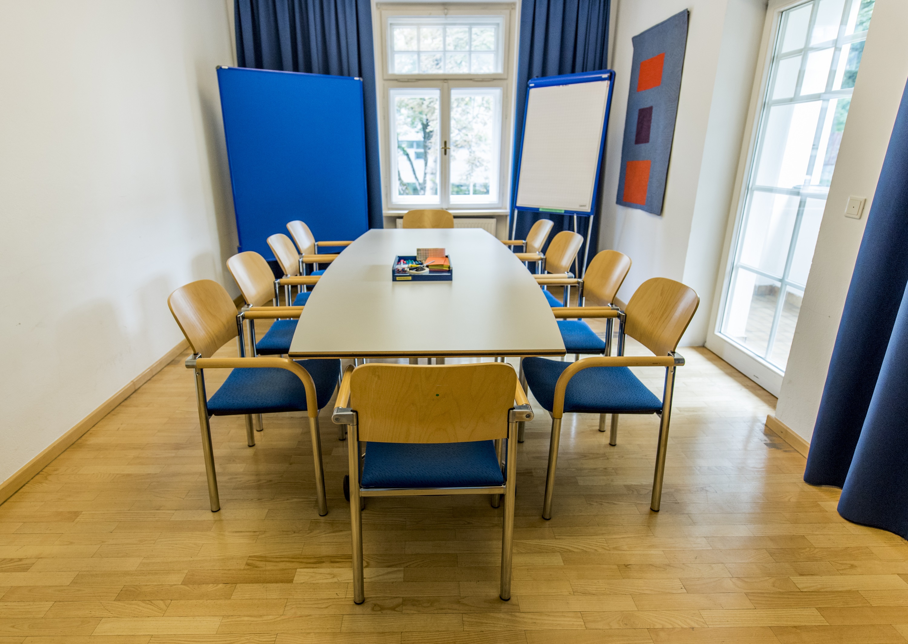 Green/Blue Meeting Room