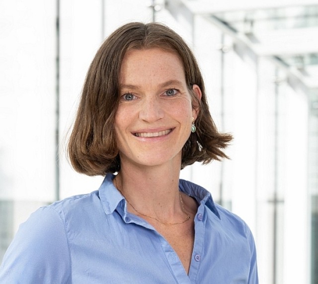 Dr. Martina Loth 