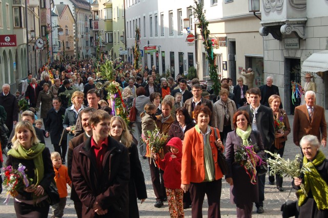 Würstelessen am Palmsonntag