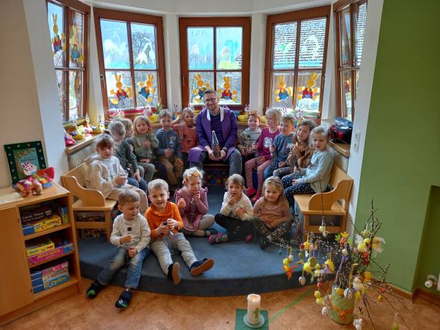 Besuch im Kindergarten Burgstall vor Ostern
